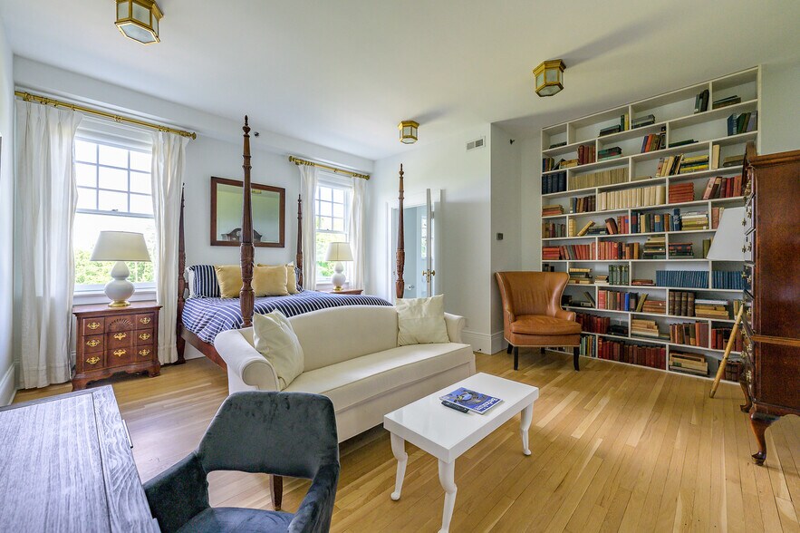 More Photos Of 2 Kemble St, Lenox Hospitality For Sale