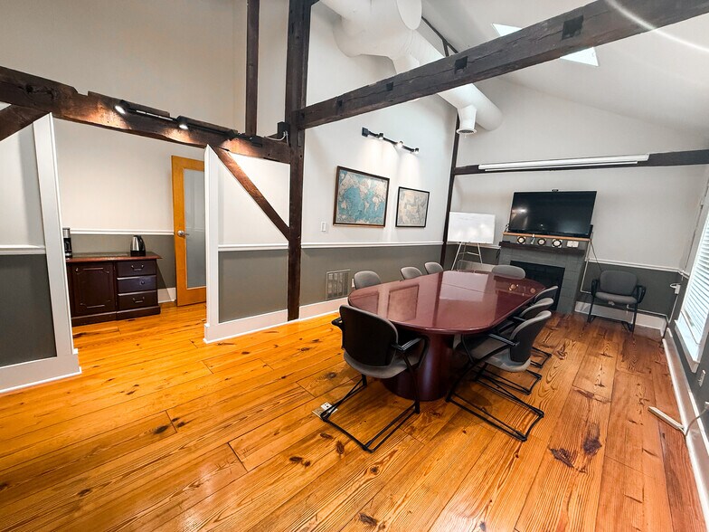 More Photos Of 3 Mapleton Rd, Princeton Office For Sale