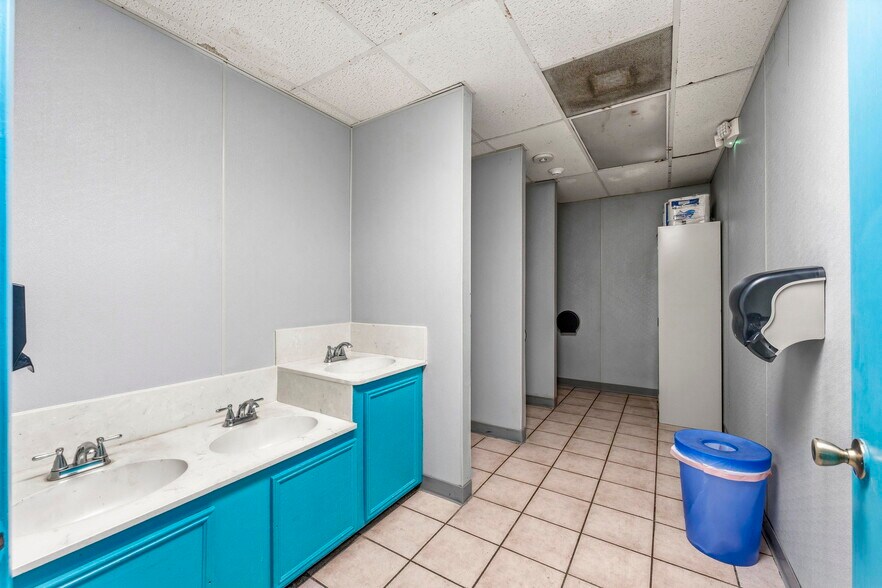 More Photos Of 16737 Sprawling Oaks Dr, Conroe Daycare Center For Sale