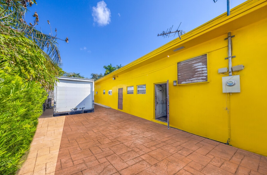 More Photos Of 11300 SW 208th Dr, Miami Service For Sale