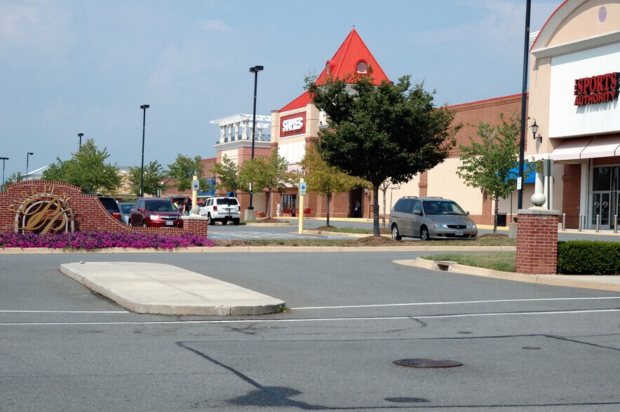 More Photos Of 21135 Whitfield Pl, Sterling Medical For Lease