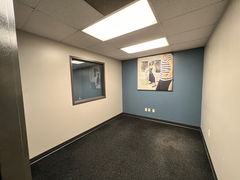 More Photos Of 940 Jefferson Ave, Washington Freestanding For Sale