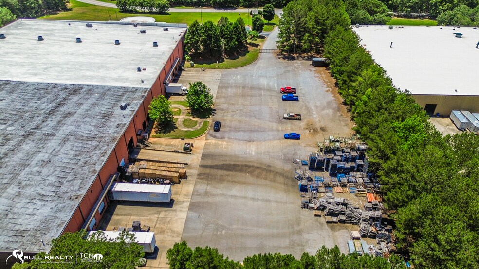 More Photos Of 14290 Lochridge Blvd, Covington Distribution For Lease