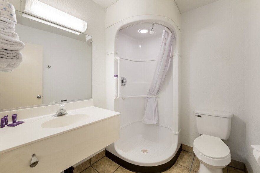 More Photos Of 1551 E Fry Blvd, Sierra Vista Hotel For Sale