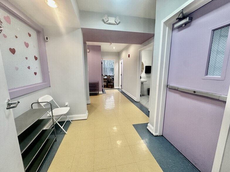 More Photos Of 36 Sherwood Pl, Greenwich Office For Lease