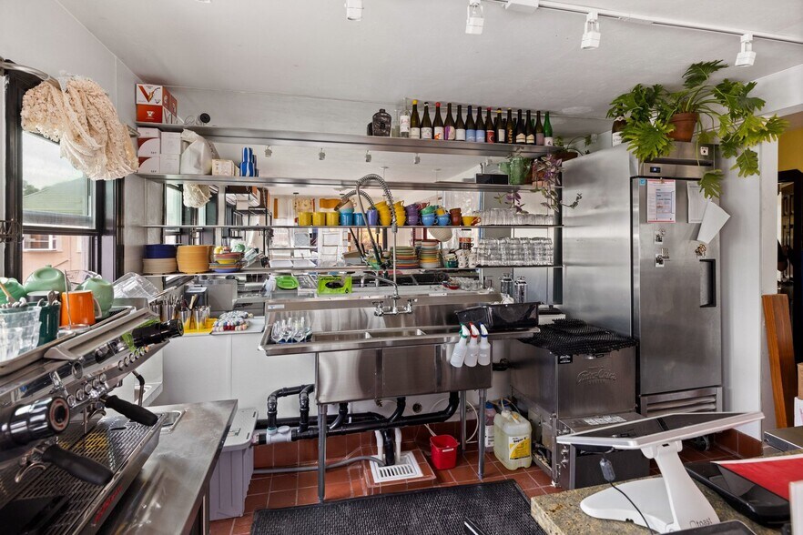 More Photos Of 4935 Shattuck Ave, Oakland Freestanding For Sale
