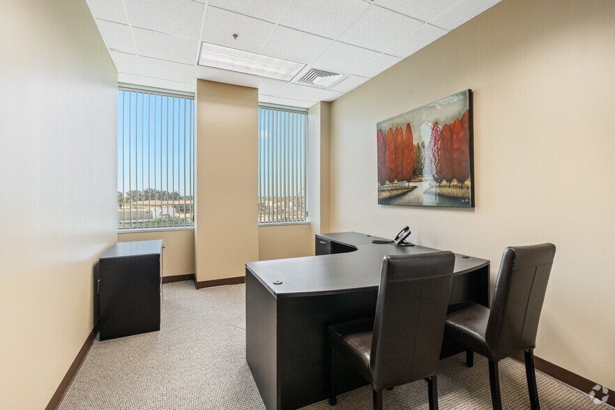 More Photos Of 1000 Town Center Dr, Oxnard Office For Lease