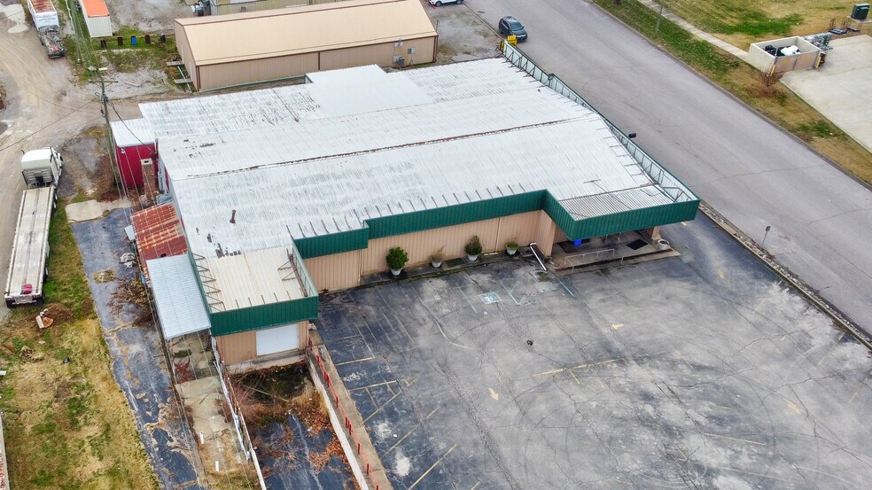 More Photos Of 2015 Payne st, Tell City Light Distribution For Sale