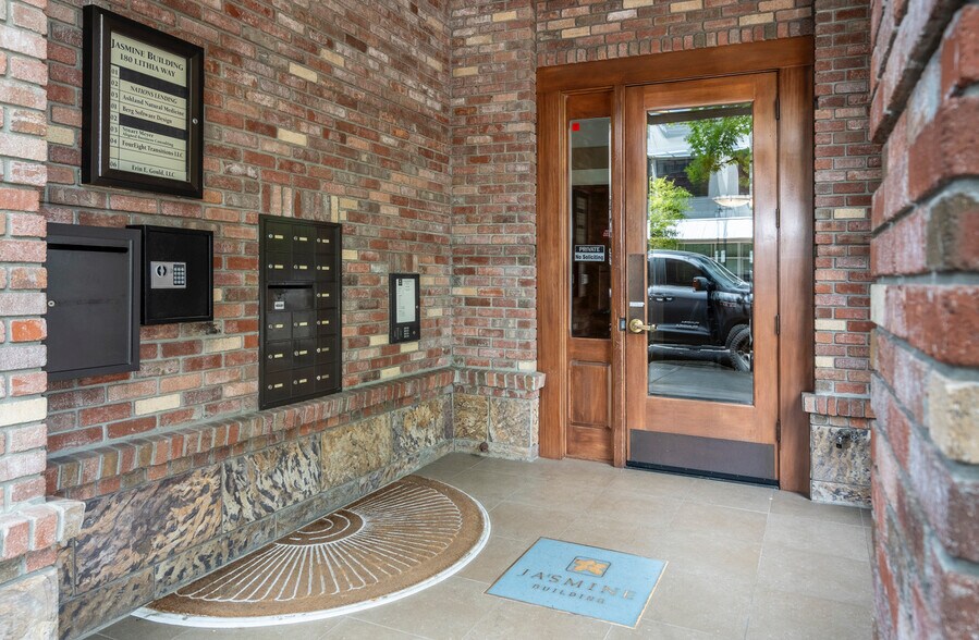 More Photos Of 180 Lithia Way, Ashland Office Residential For Sale