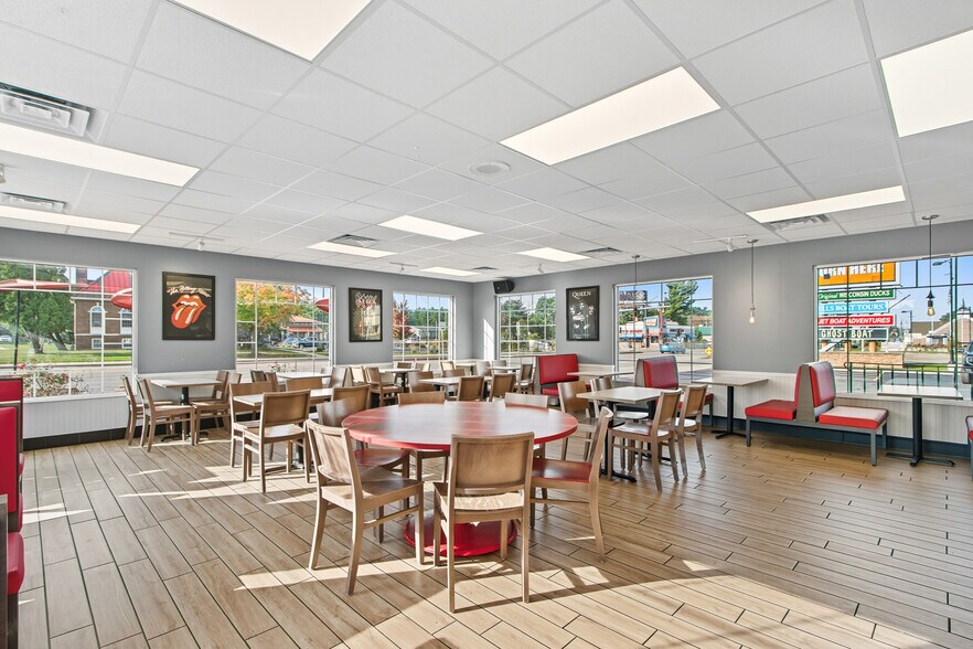 More Photos Of 31 S Wisconsin Dells Pky, Lake Delton Freestanding For Sale