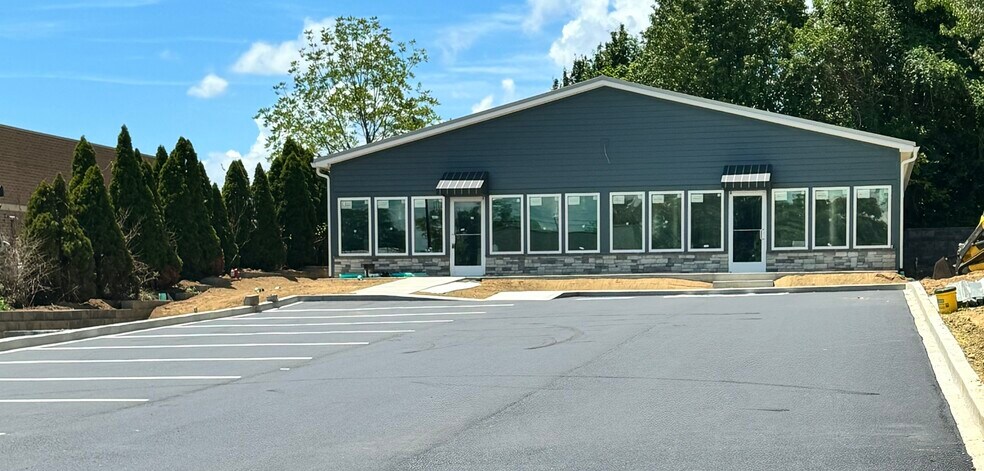 Primary Photo Of 213 Peachtree St, Shelbyville Office For Lease