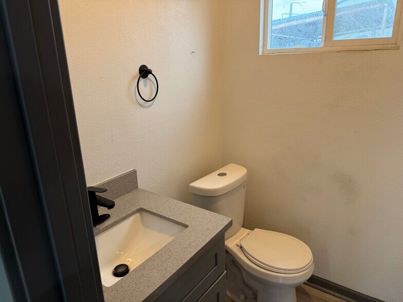 More Photos Of 5925 Payton Ave, Riverside Warehouse For Lease