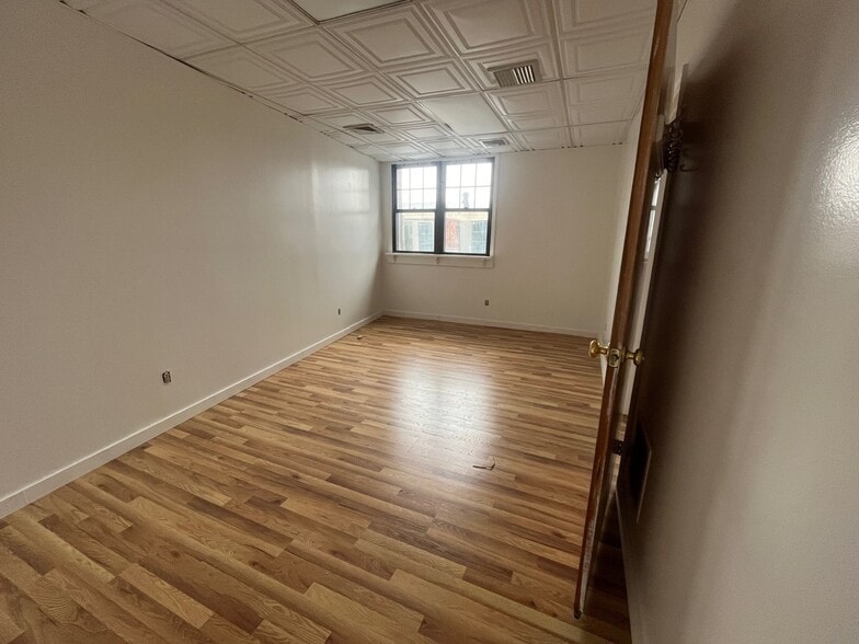 More Photos Of 307 Wall St, Kingston Loft Creative Space For Lease