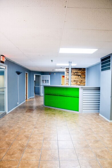 More Photos Of 1630 N Eldon Ave, Springfield Unknown For Lease