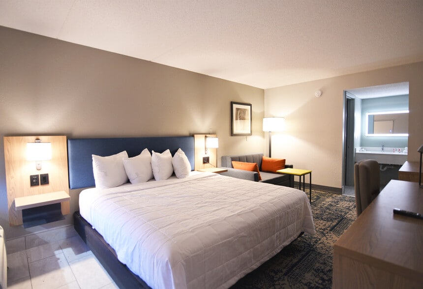 More Photos Of 419 Suedberg Rd, Pine Grove Hotel For Sale