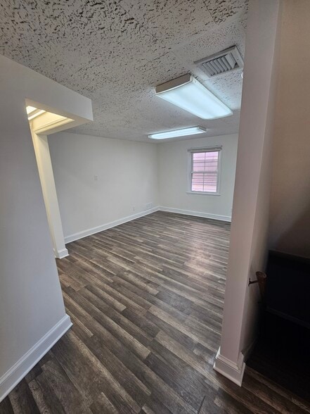More Photos Of 3303 Main St, Stratford Office For Lease