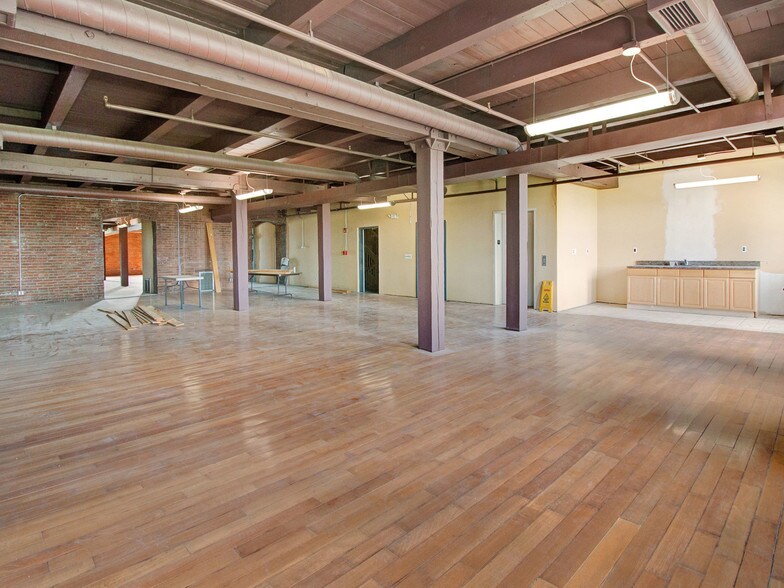 More Photos Of 2630 Charlevoix St, Detroit Office For Sale