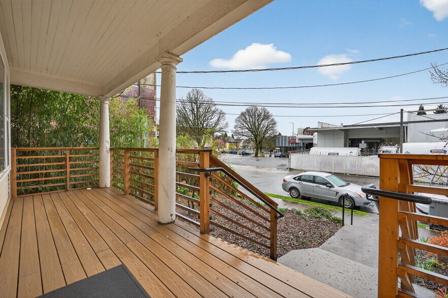 More Photos Of 317 NE Sacramento St, Portland Office For Sale