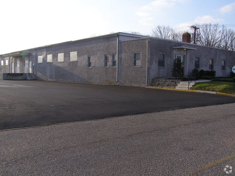 More Photos Of 1818 Rowland St, Riverton Warehouse For Lease