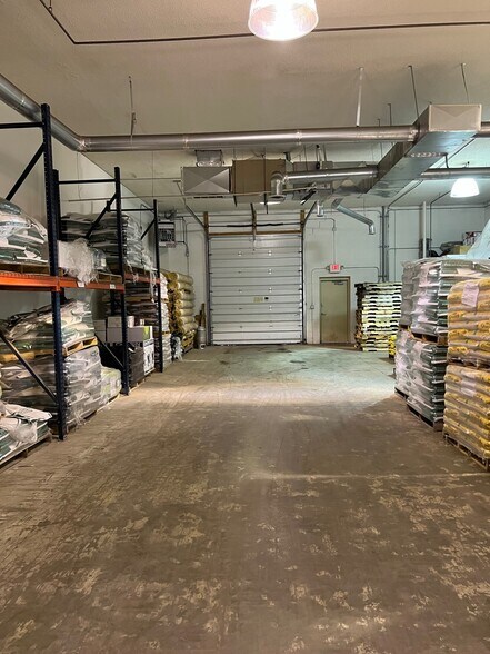 More Photos Of 603-643 N Meridian Rd, Youngstown Showroom For Lease