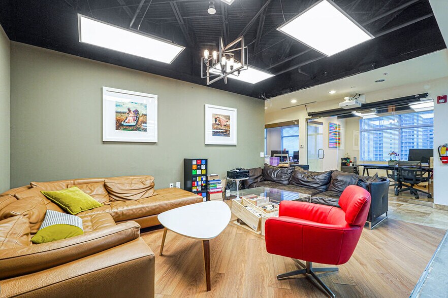 More Photos Of 17501 Biscayne Blvd, Aventura Office For Sale