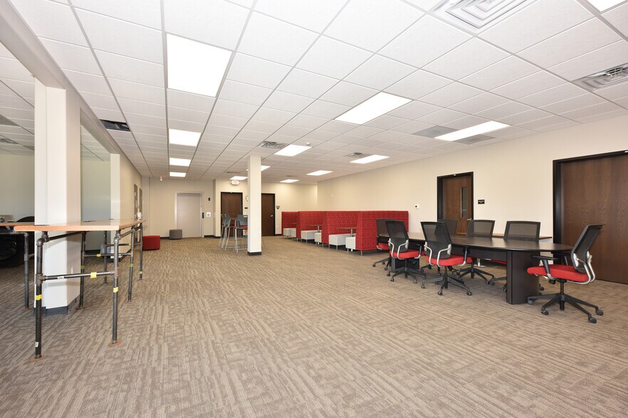 More Photos Of N9450 Mohawk Rd, Theresa Office For Sale