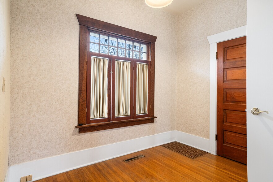 More Photos Of 2814 S Grand Blvd, Spokane Office For Lease