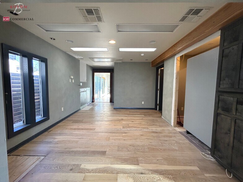 More Photos Of 626 High St, Comfort Storefront For Sale