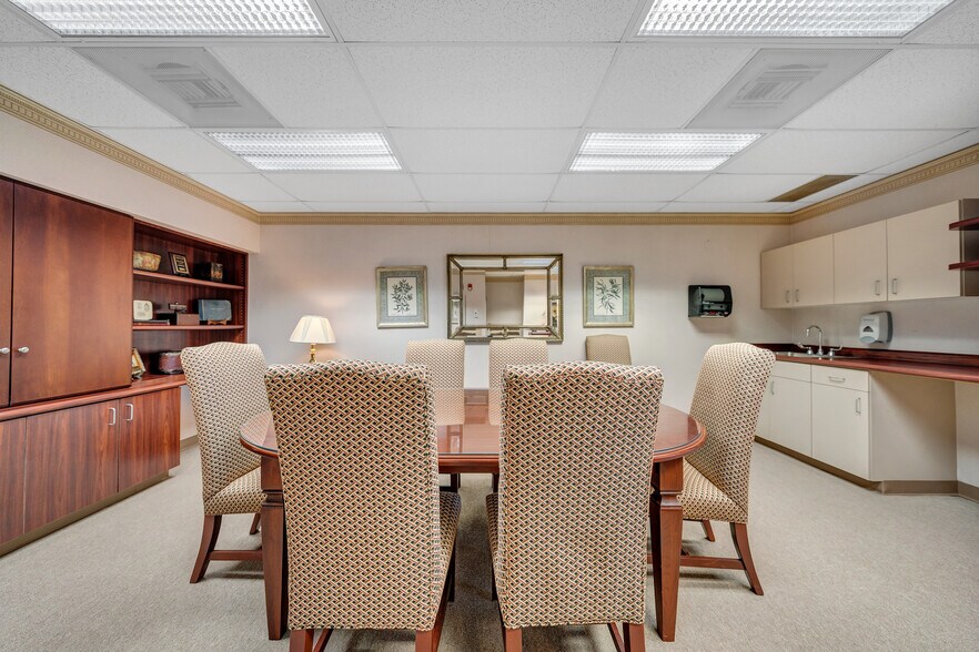 More Photos Of 2118 Rosalind Ave, Roanoke Medical For Sale