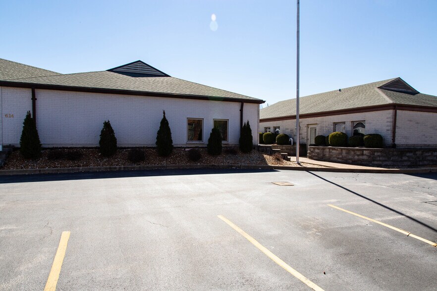 More Photos Of 612-614 Cepi Dr, Chesterfield Office For Sale