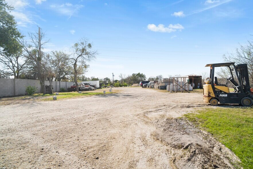 More Photos Of 18230 Bracken Dr, San Antonio Industrial For Sale