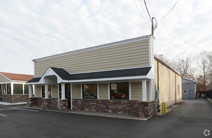 Primary Photo Of 1101 Waverly Ave, Farmingville Industrial For Lease