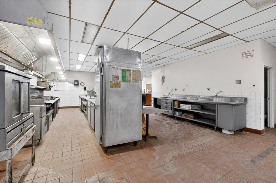 More Photos Of 1501 E Santa Fe Ave, Grants Hotel For Sale