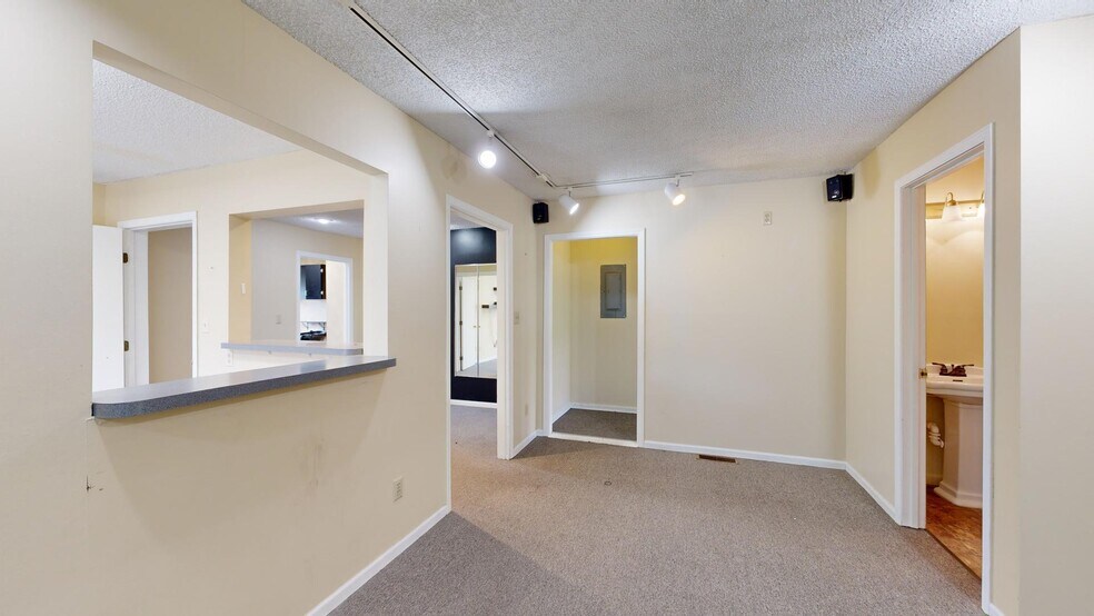 More Photos Of 3130 N Woodford St, Decatur General Retail For Sale