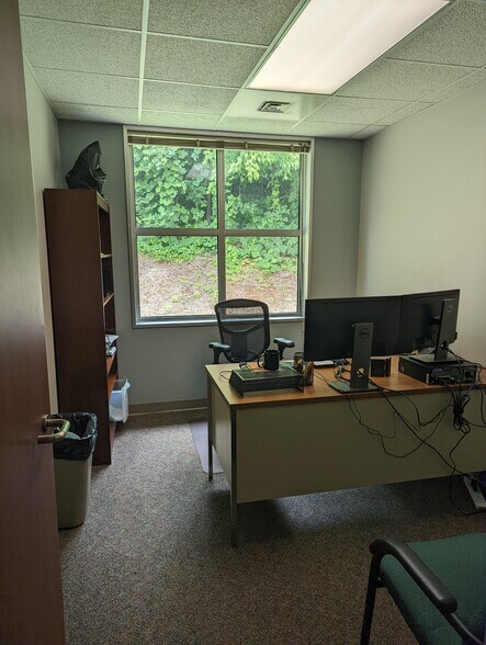 More Photos Of 120 Hawthorne Park, Athens Medical For Sale