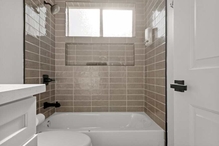 More Photos Of 310 S Breed St, Los Angeles Multifamily For Sale