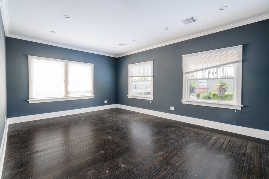 More Photos Of 7677 W Sunset Blvd, Los Angeles General Retail For Sale