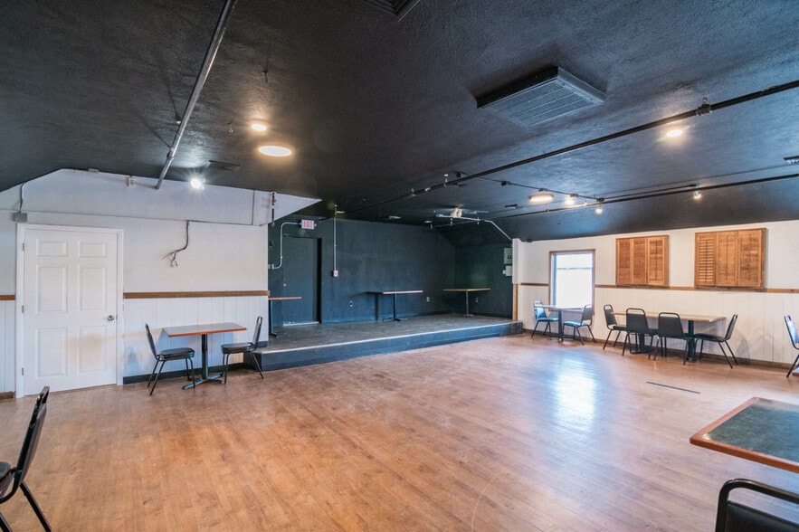 More Photos Of 141 Congamond Rd, Southwick Restaurant For Lease