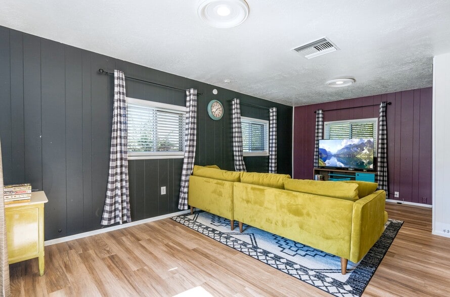 More Photos Of 613 Jane St NE, Albuquerque Flex For Sale