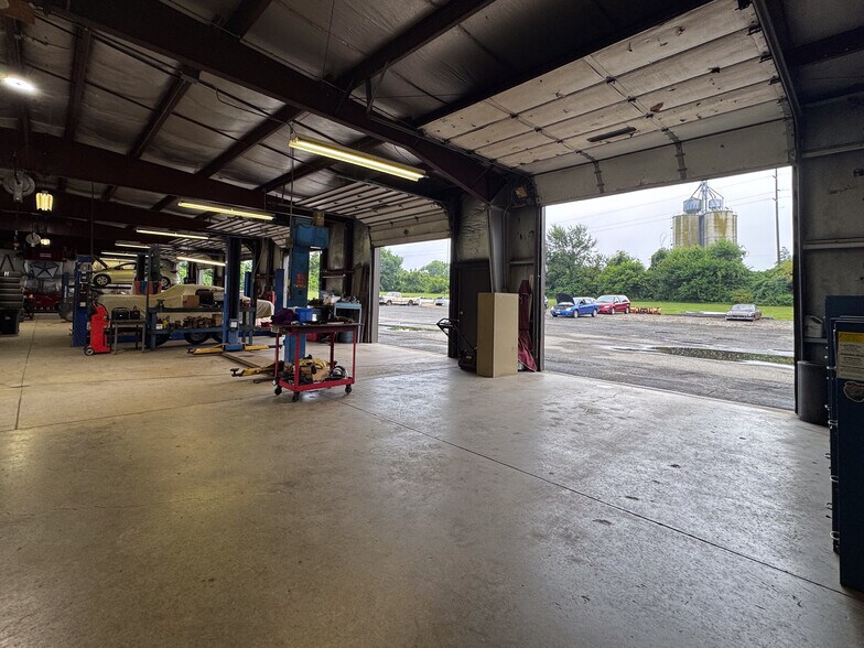 More Photos Of 544 W High St, Edison Auto Dealership For Sale