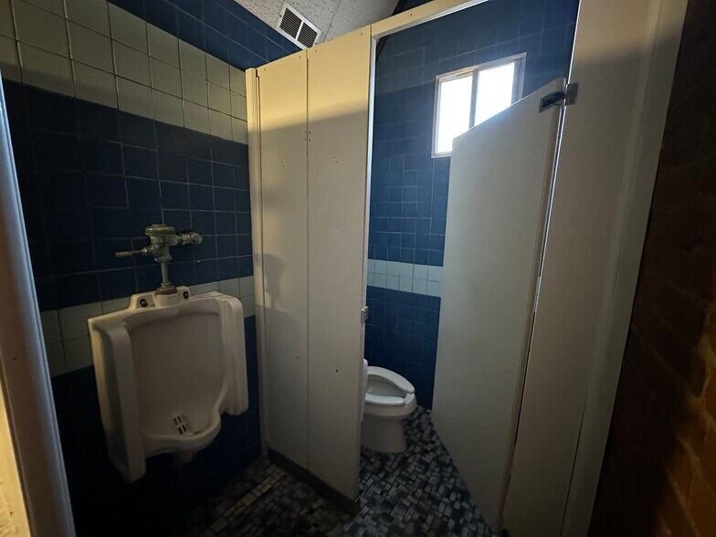 More Photos Of 27 S Cascade Ave, Montrose Theater Concert Hall For Sale