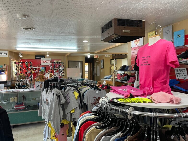 More Photos Of 815 NW Santiam Blvd, Mill City General Retail For Sale