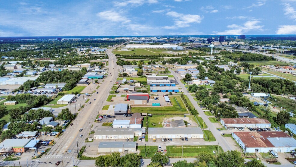More Photos Of 1027 Aldine Bender Rd, Houston Warehouse For Lease