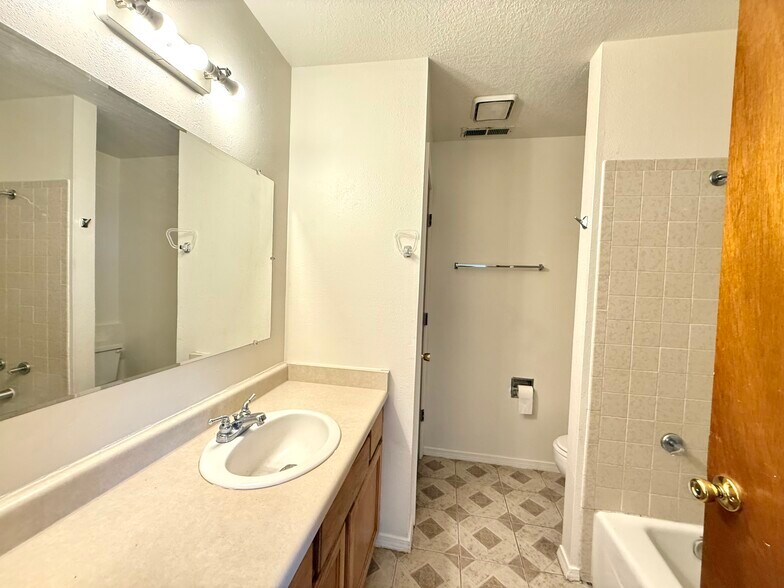 More Photos Of 1333-1339 San Mateo Blvd SE, Albuquerque Apartments For Sale