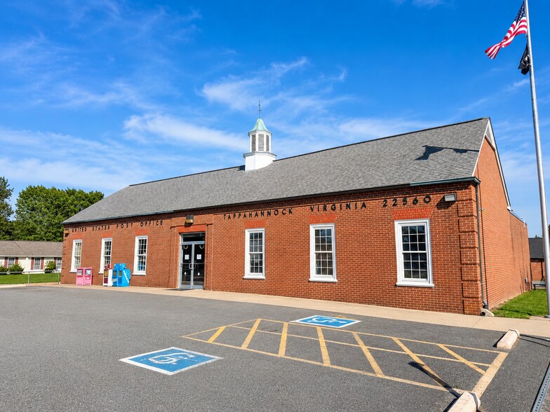 Primary Photo Of 400 Wright St, Tappahannock Office For Sale