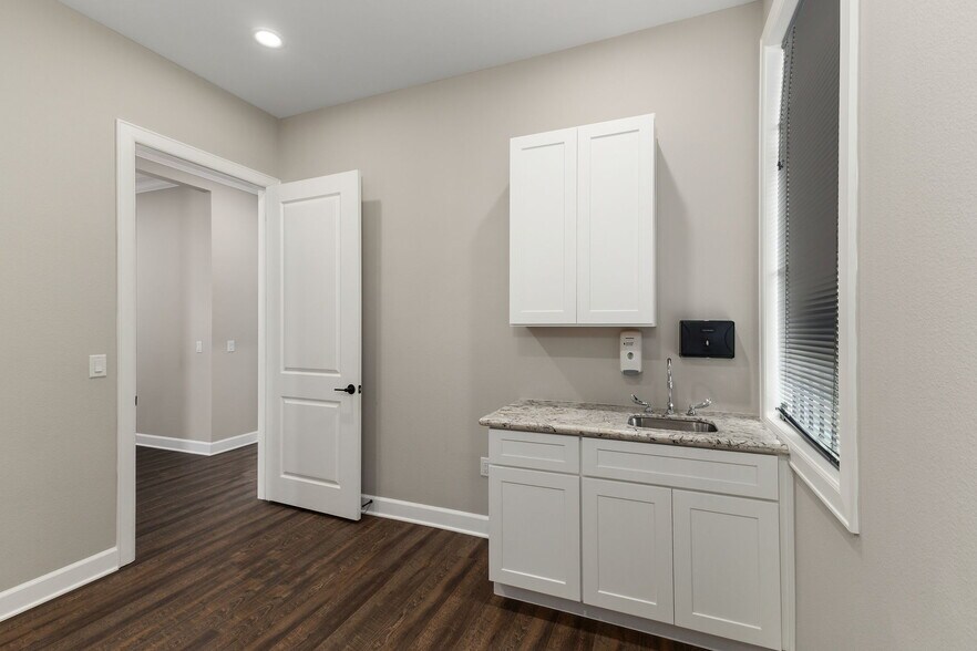 More Photos Of 2043 N Mason Rd, Katy Loft Creative Space For Sale