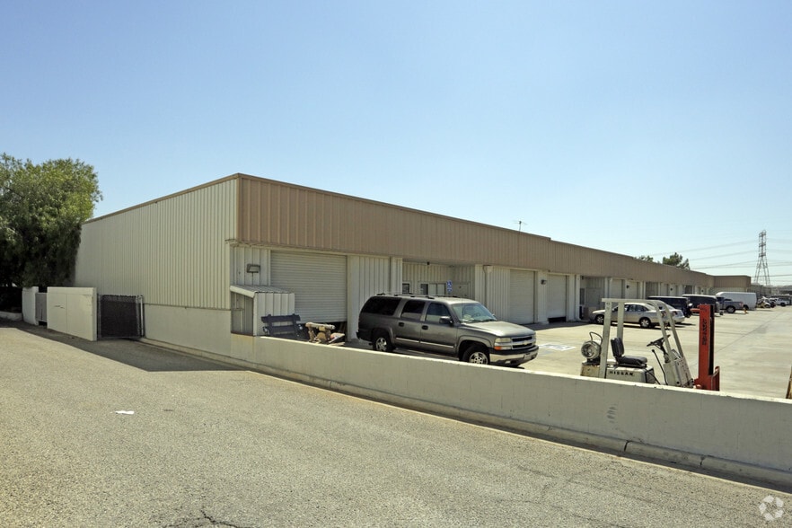 More Photos Of 26846 Oak Ave, Canyon Country Warehouse For Lease