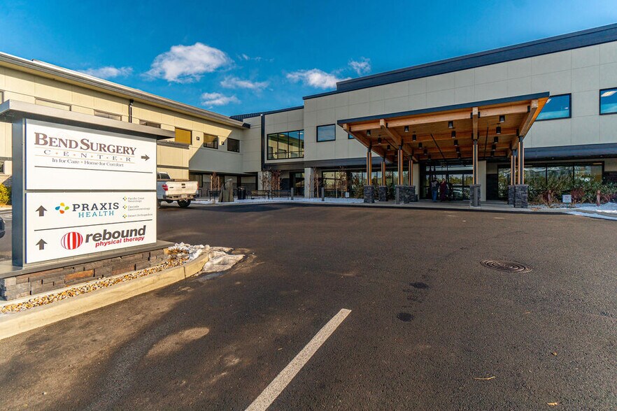 More Photos Of 1342 NE Medical Center Dr, Bend Medical For Lease