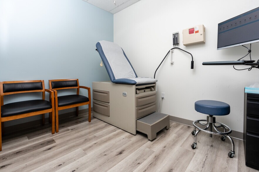 More Photos Of 22 W 35th St, National City Medical For Lease