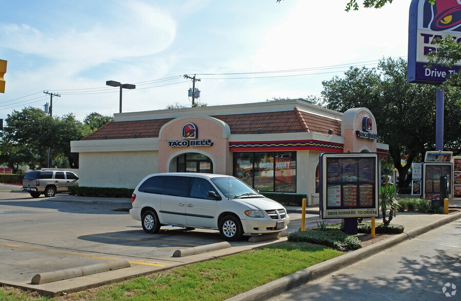 More Photos Of 655-700 W Illinois Ave, Dallas Unknown For Lease